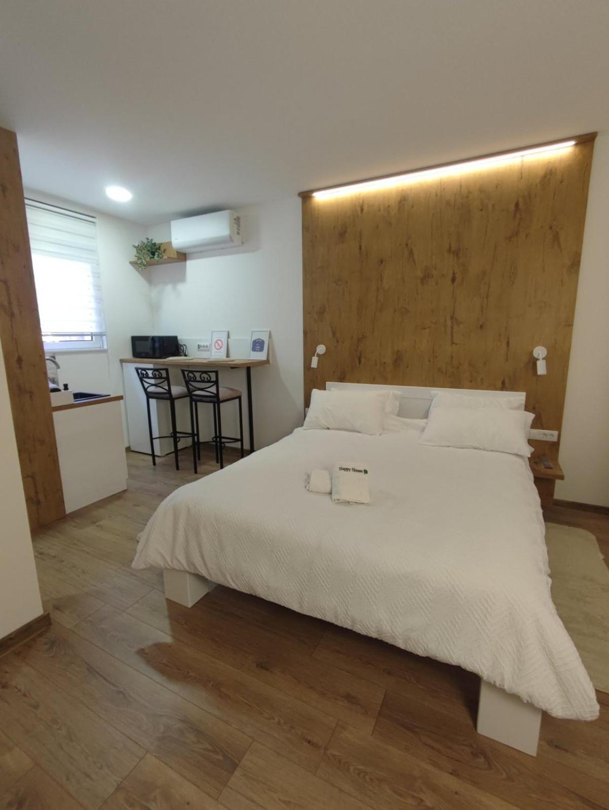 Apartmani Happy House Surcin Luaran gambar