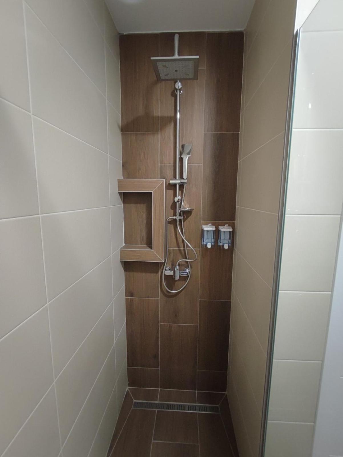 Apartmani Happy House Surcin Luaran gambar